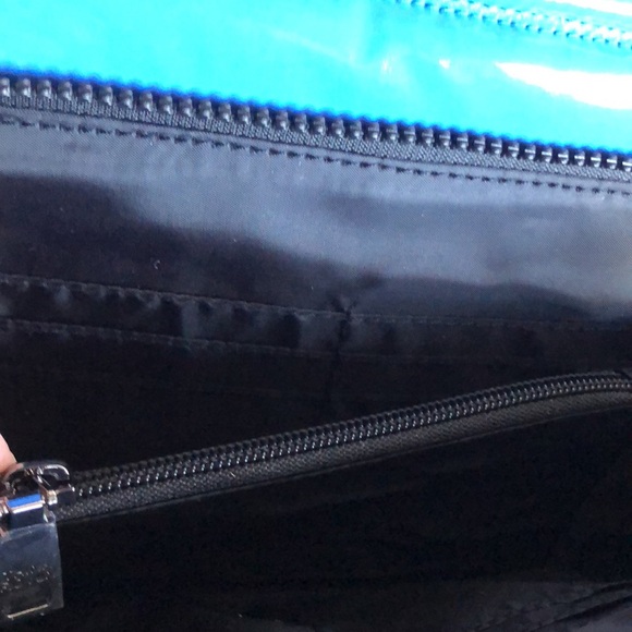 NWT THINK ROYLN Bank Street XL Crossbody w/ Matching Pouch & Fashion Strap - Picture 8 of 9